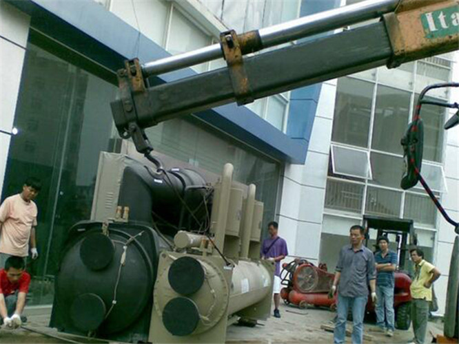 九寨沟县随车吊和汽车吊的核心区别是什么？哪种更省钱？