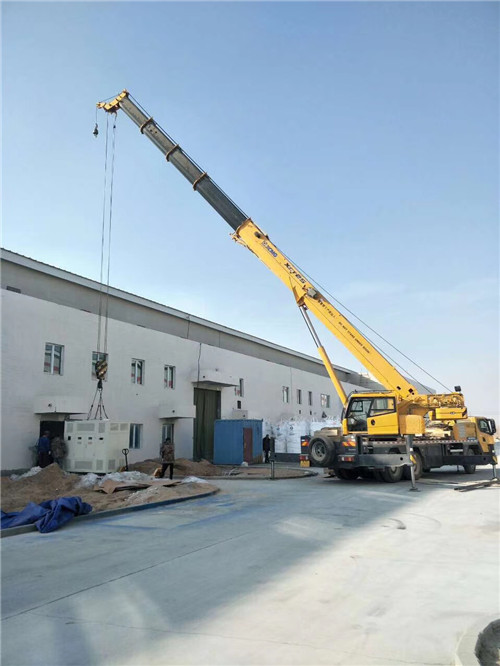 九寨沟县“超载就喊停”—— 吊车的 “重量保镖” 技术